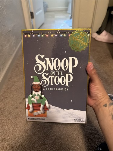 Snoop the stoop - a, hood